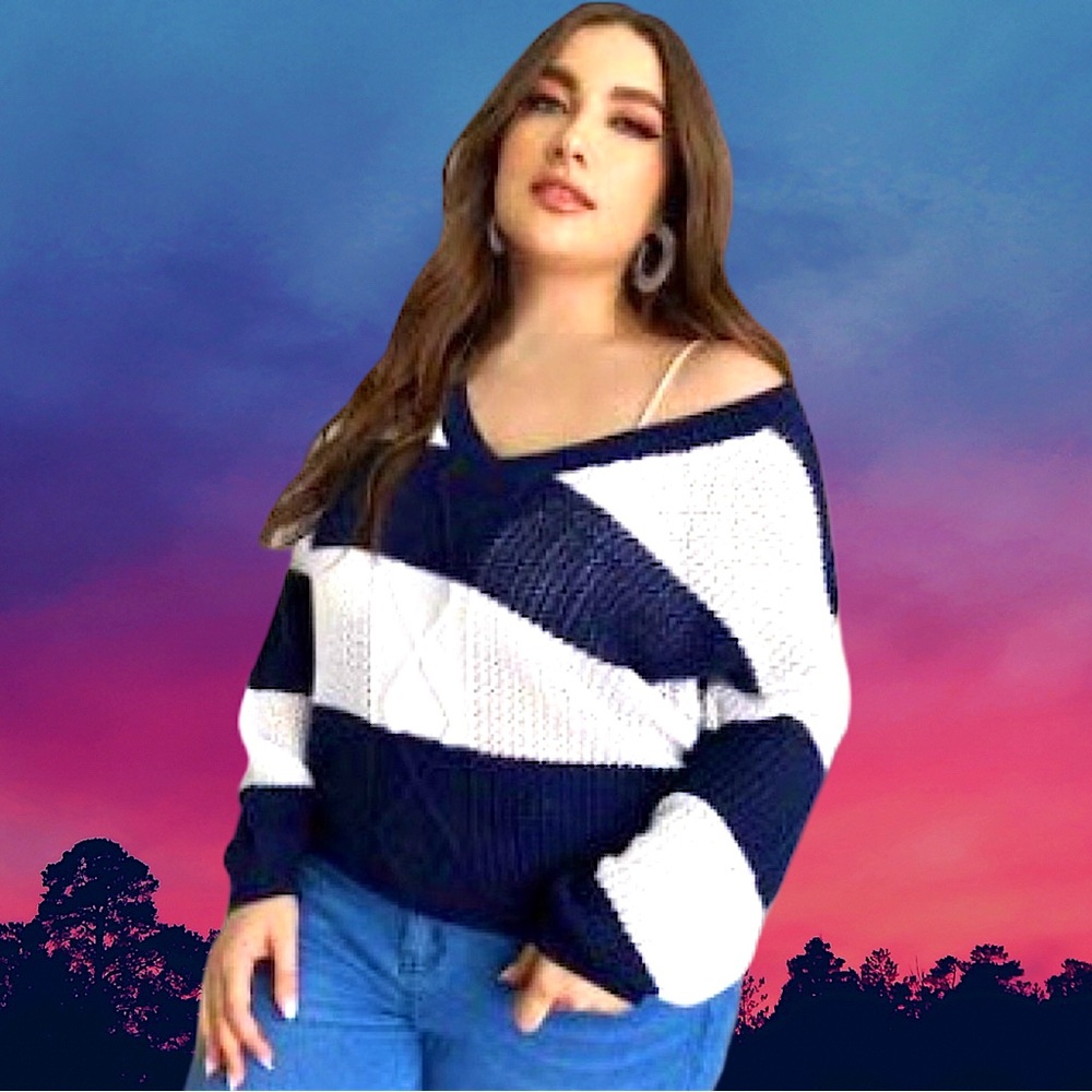 🆕Boutique Women’s plus-size Navy Blue and White Striped V-neck Sweater❤️❤️2X